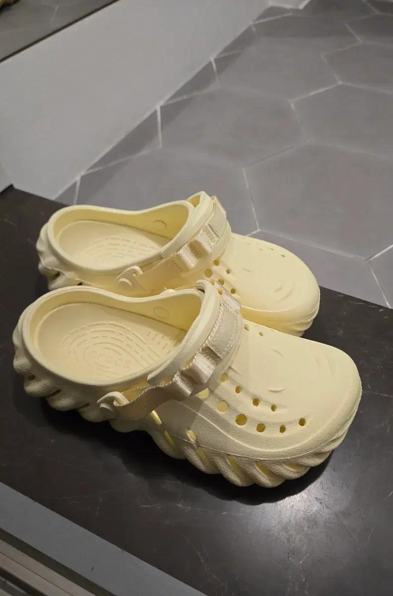크록스 에코클로그 버터크림 240