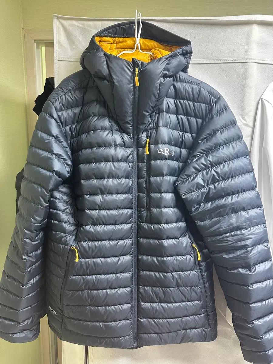 랩 (Rab) 경량 패딩 판매합니다.