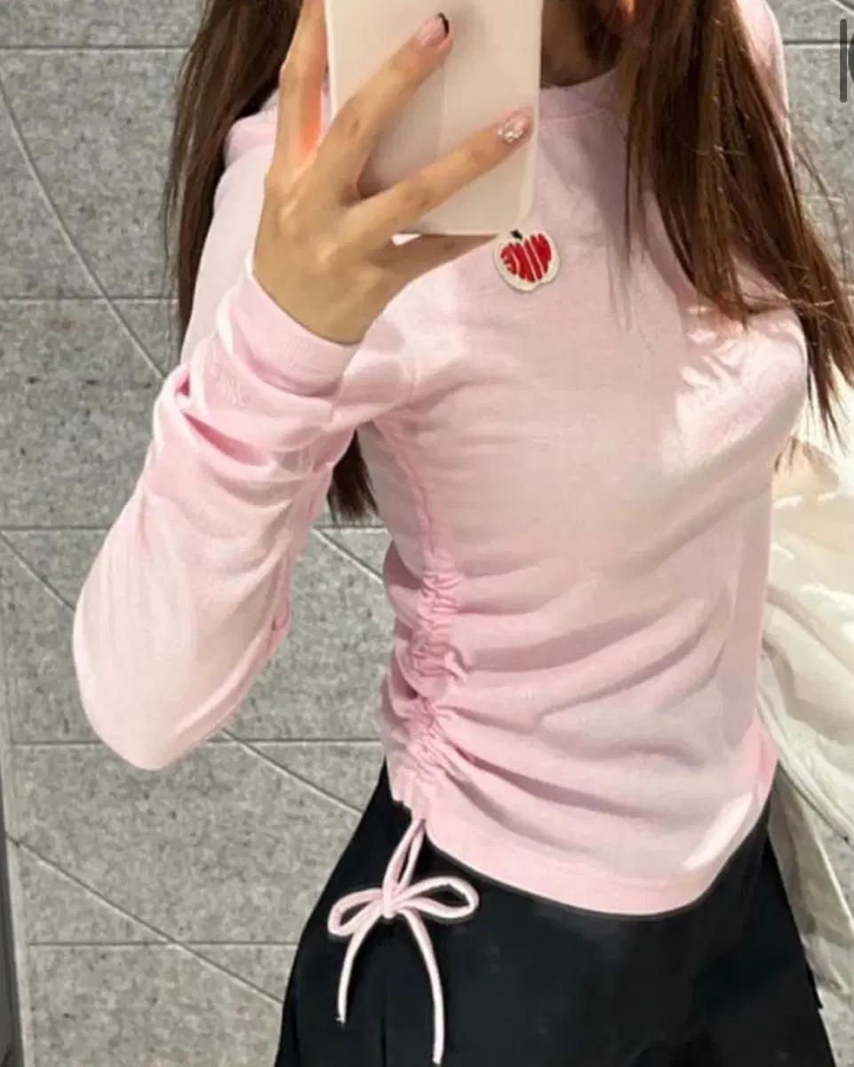 S 텍달린 새상품 나이키 애플 자수 패치 골지 셔링 긴팔 티셔츠 크롭티