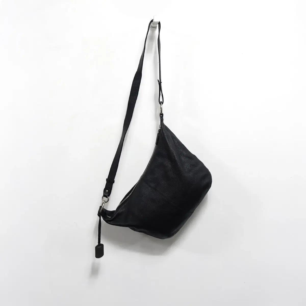 FURLA 훌라 아티잔 스타일 제뉴인레더 메탈 벨트 레더 크로스백