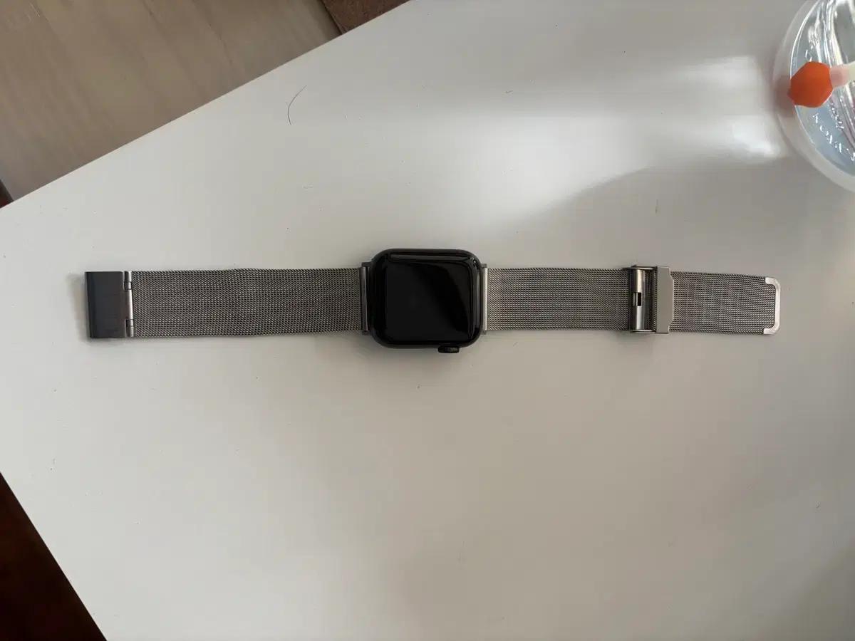 애플워치 6 40mm 셀룰러 전원 고장
