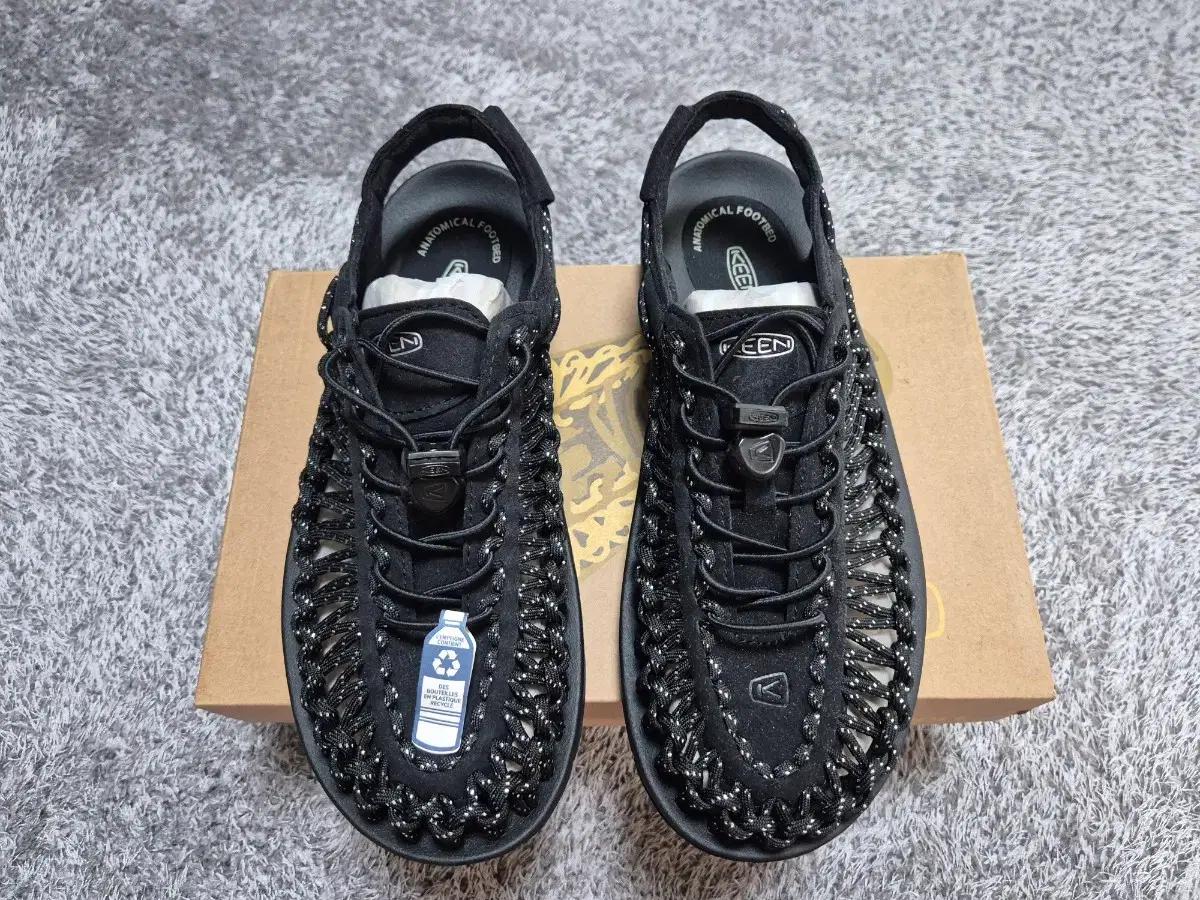 KEEN 킨 유니크 샌들 270