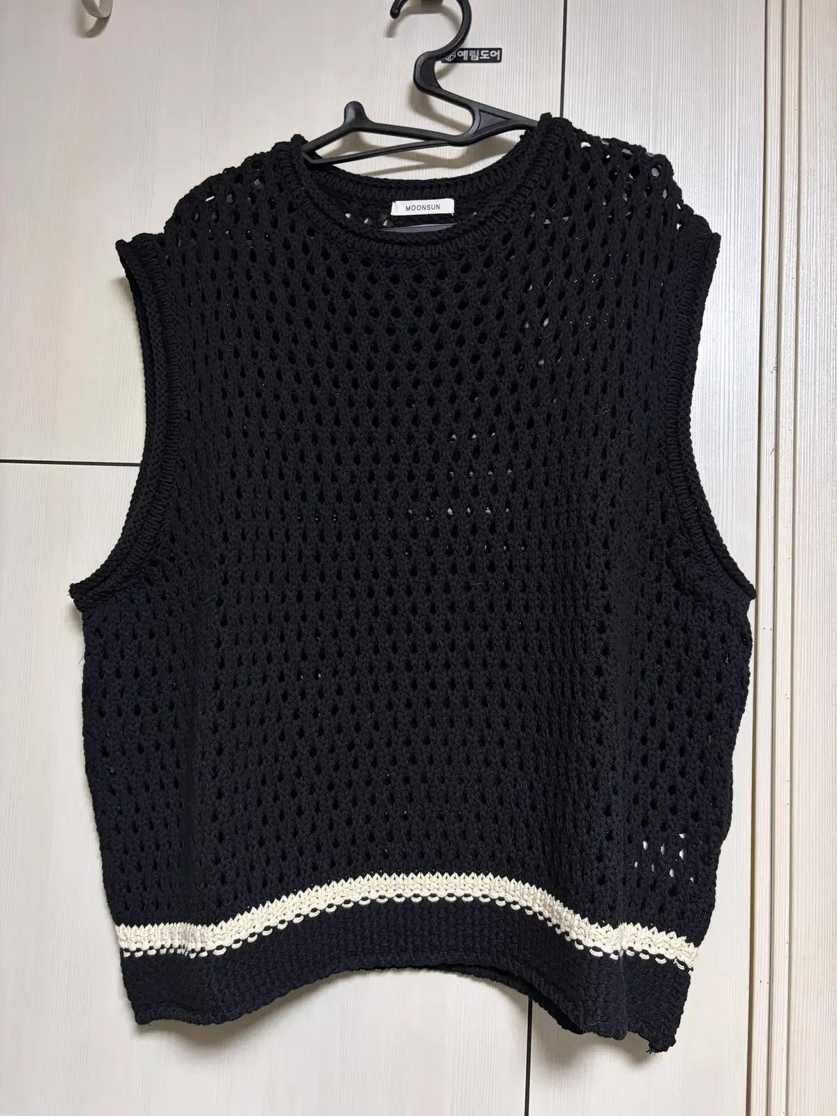 문선 UNISEX Honeycomb knit Vest 블랙