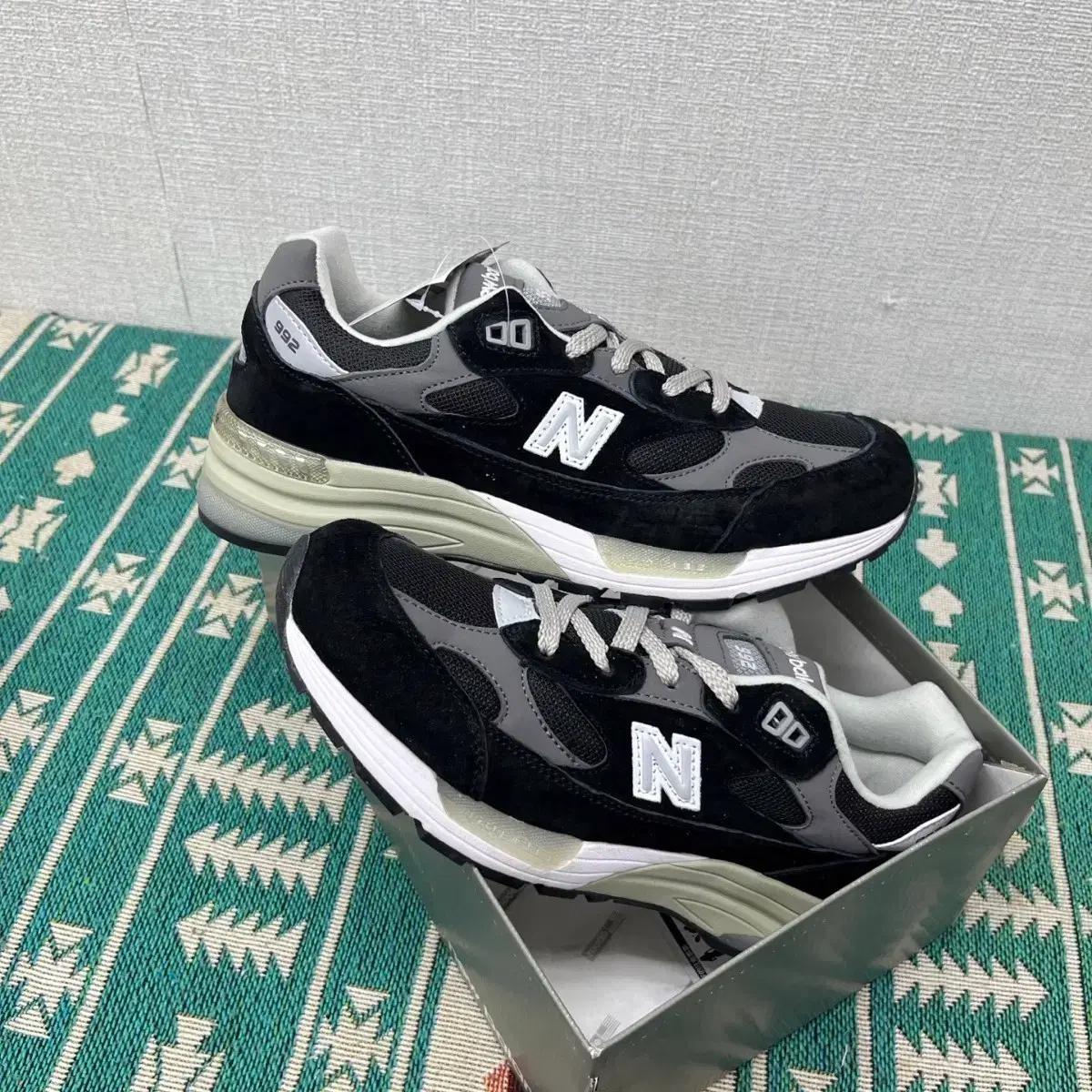 뉴발란스 992시리즈 스니커즈