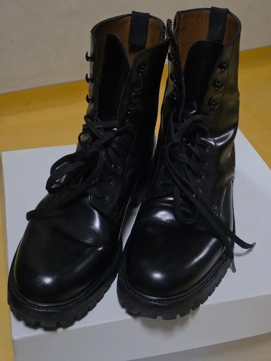 COMMON PROJECTS 컴뱃 부츠