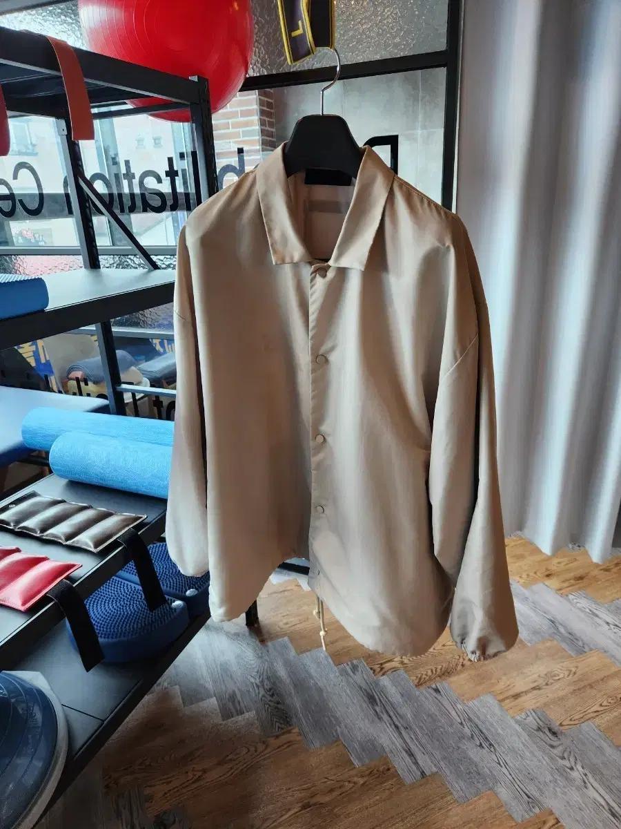 Fear of God Essentials 코치 자켓 L 사이즈 판매합니다