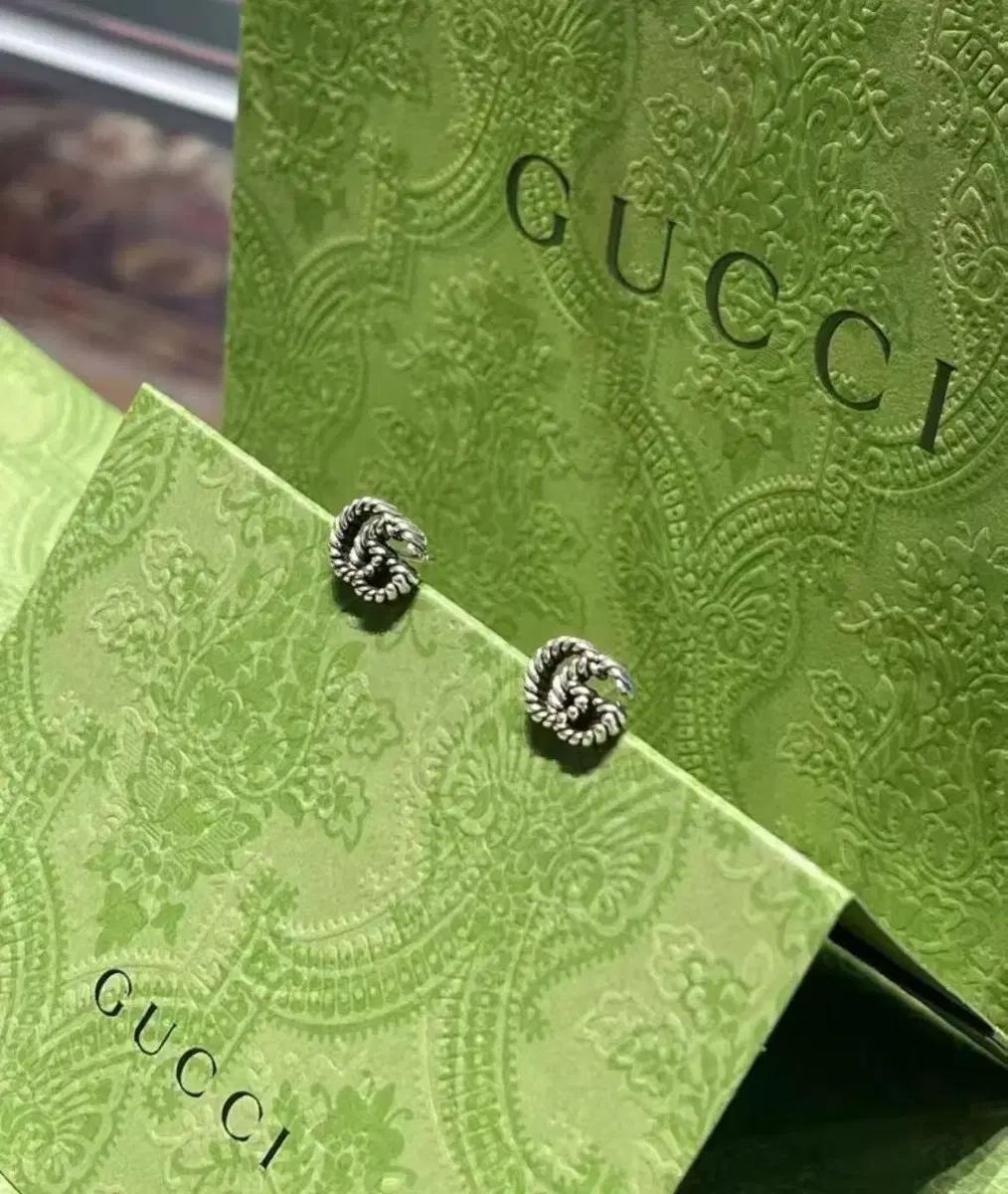 GUCCI 더블G 트위스트 귀걸이