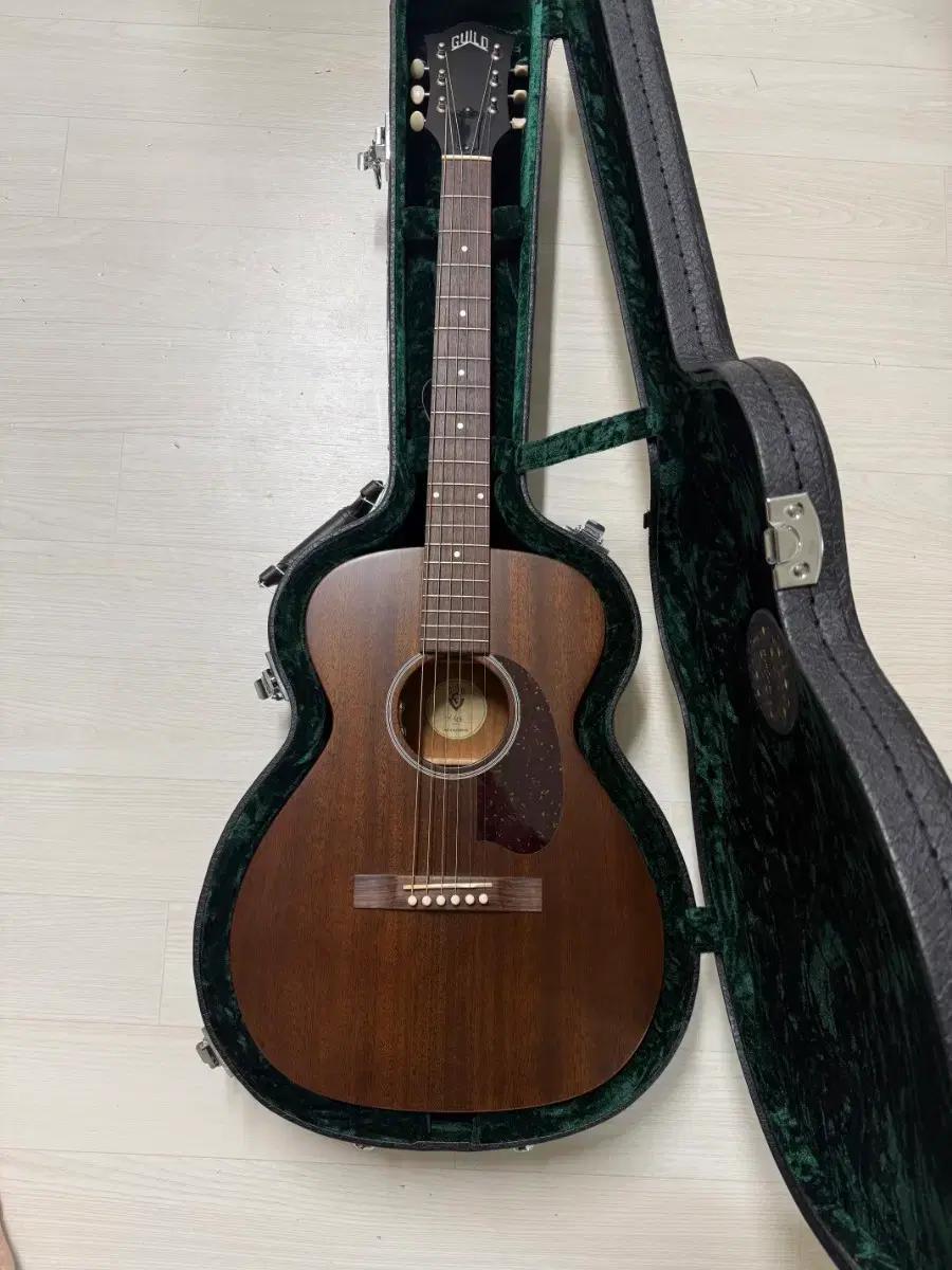 길드(Guild) M-20 USA 올 마호가니 어쿠스틱 기타