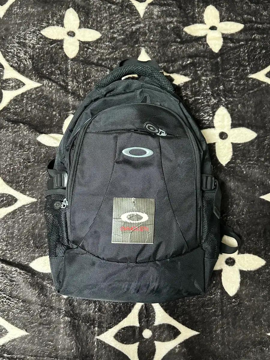 오클리(Oakley) 빈티지 백팩 블랙 / Y2K 아카이브 가방