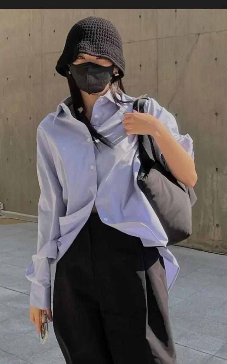 코스 패디드 쇼퍼백