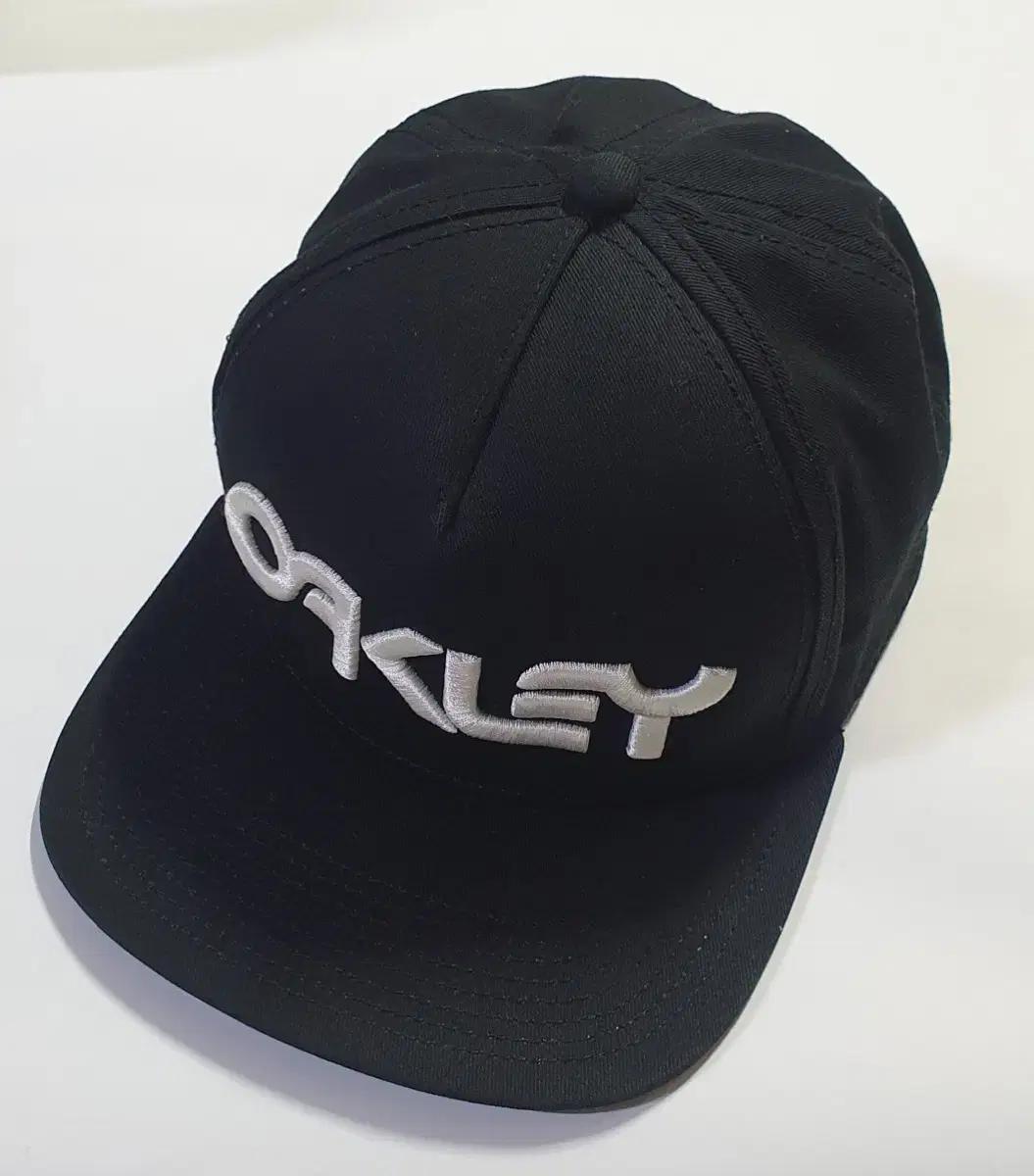 OAKLEY 오클리 정품 남녀공용 블랙  스냅백 프리사이즈 상태최상 구제