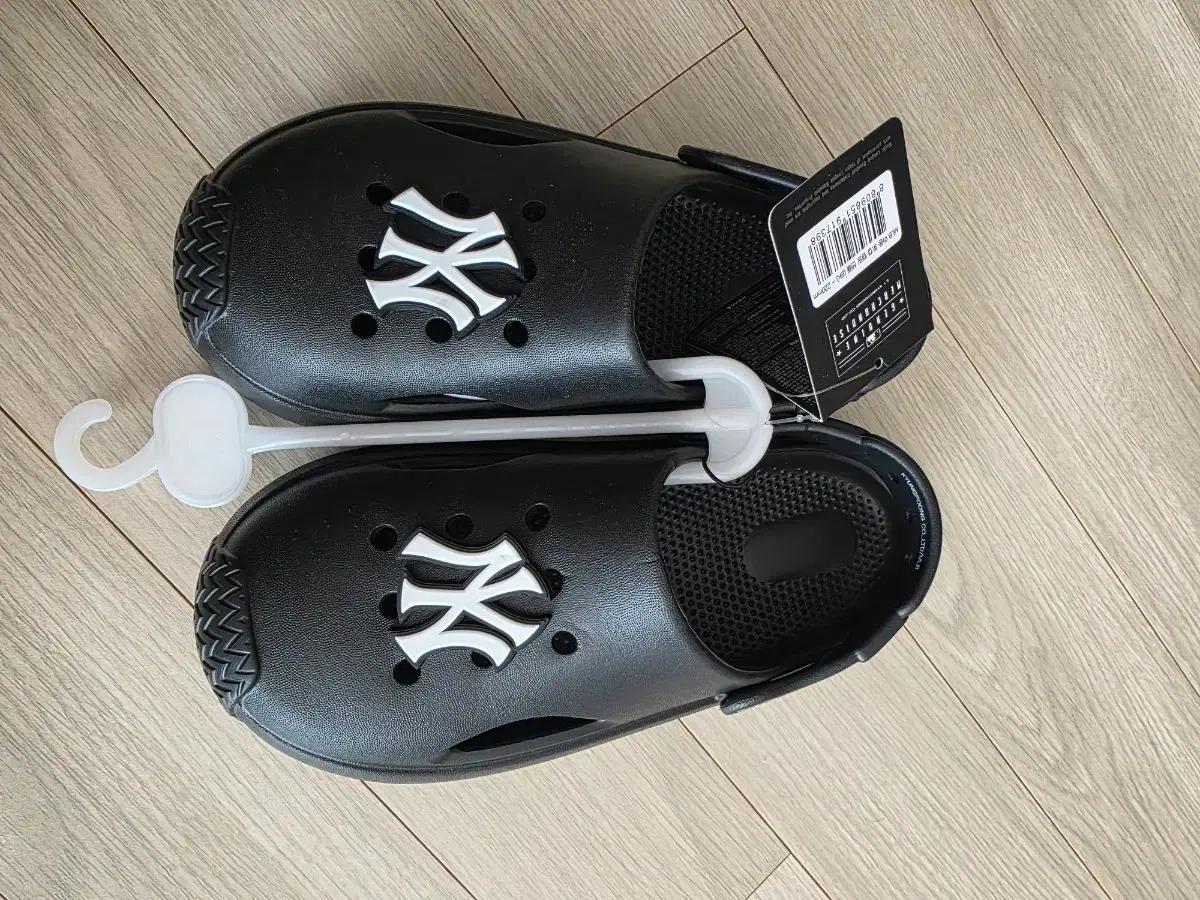 MLB 220 블랙 크록스 스타일 슬리퍼