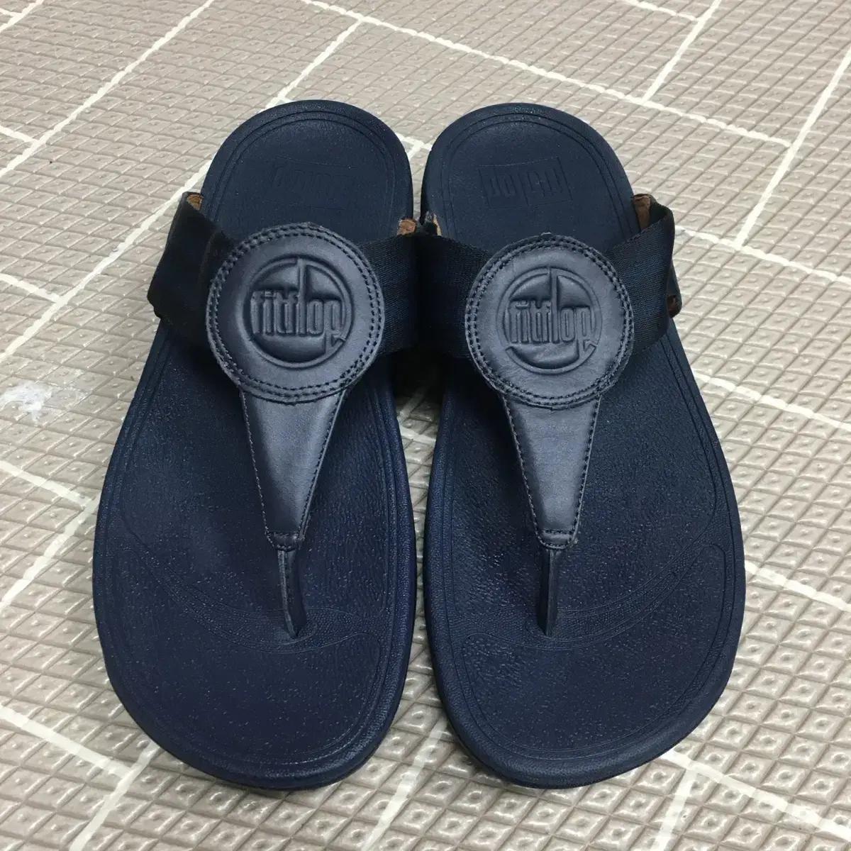 핏플랍 네이비 쪼리 샌들 240-245