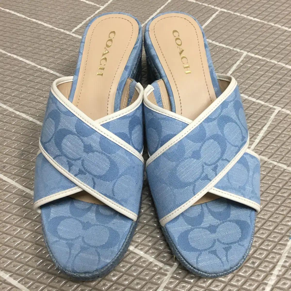COACH 코치 웨지힐 로고 샌들 255