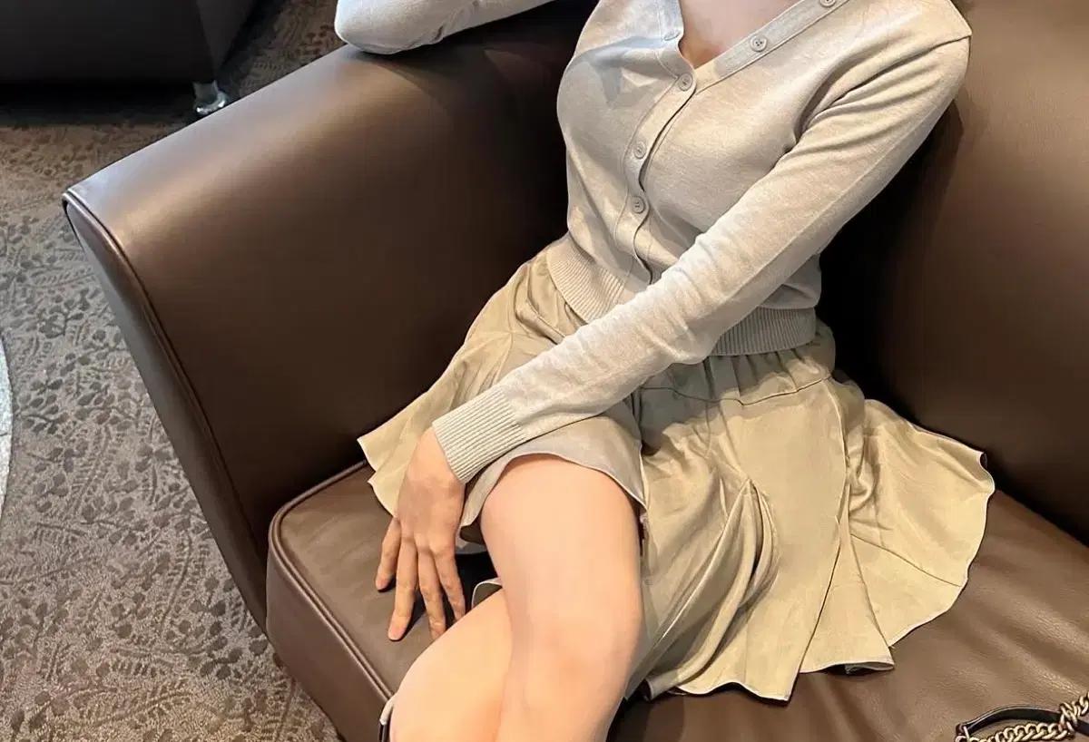 헤이에스 아일릿 스커트 카키그레이