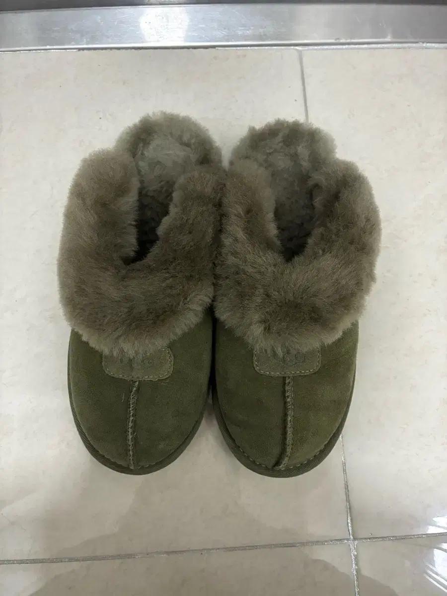 UGG 어그 슬리퍼 뮬 카키