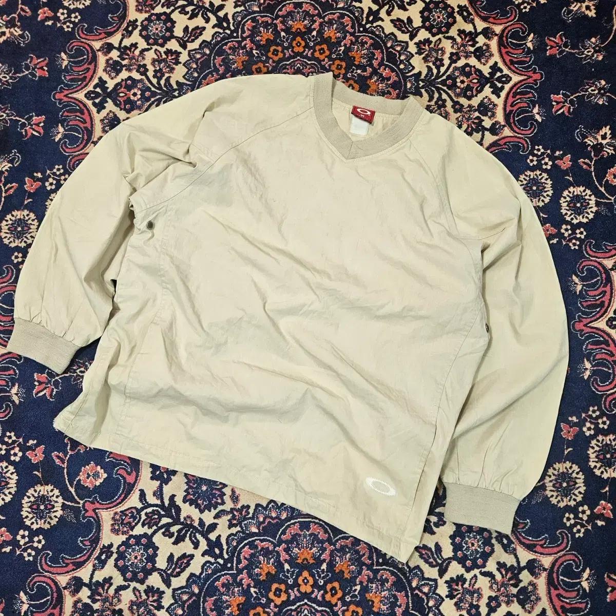 오클리(OAKLEY) 90's 브이넥 나일론 웜업