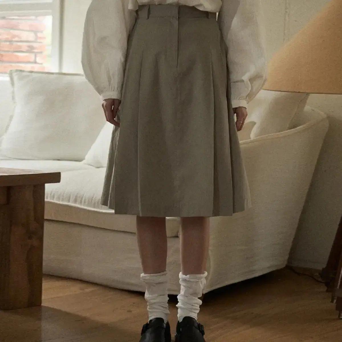 더미튼 fade midi skirt 미디 스커트 라이트 카키