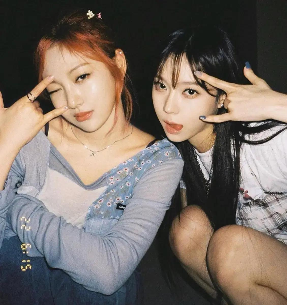 ODDONEOUT 오드원아웃 긴팔티(닝닝 착용)