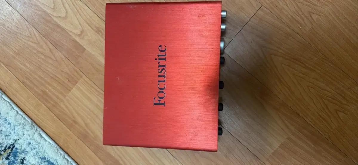 Focusrite Scarlett 18i8 오디오 인터페이스 판매