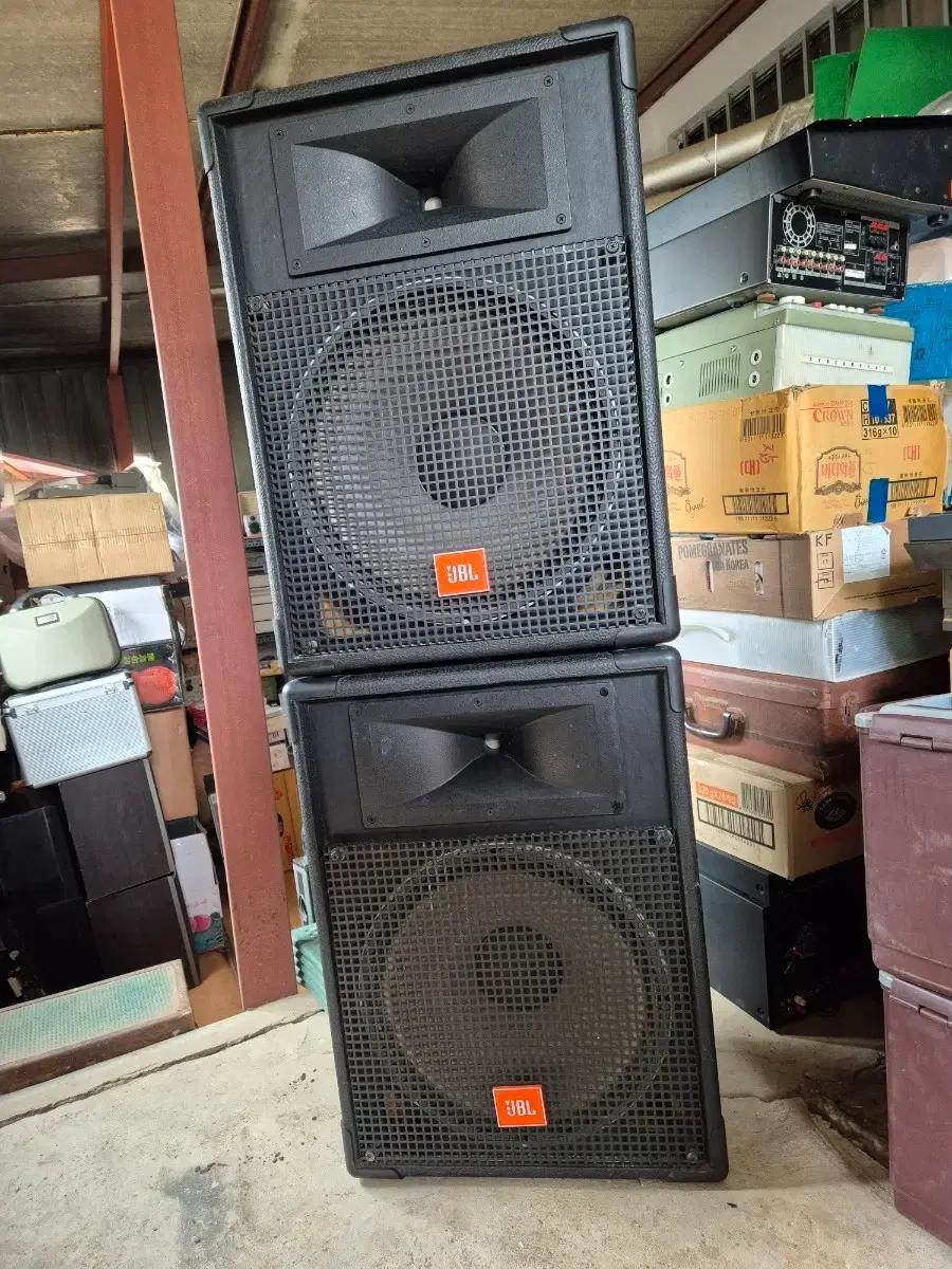 JBL MR Series MR-825