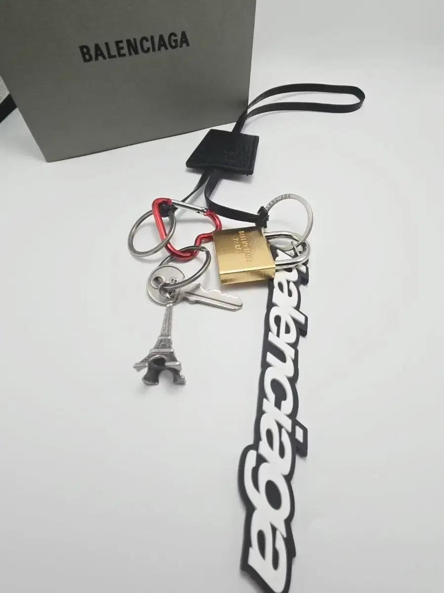 발렌시아가 키홀더 차 키링 가방 액세서리