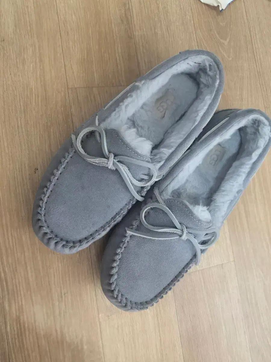 UGG 어그 모카신 슬리퍼 그레이