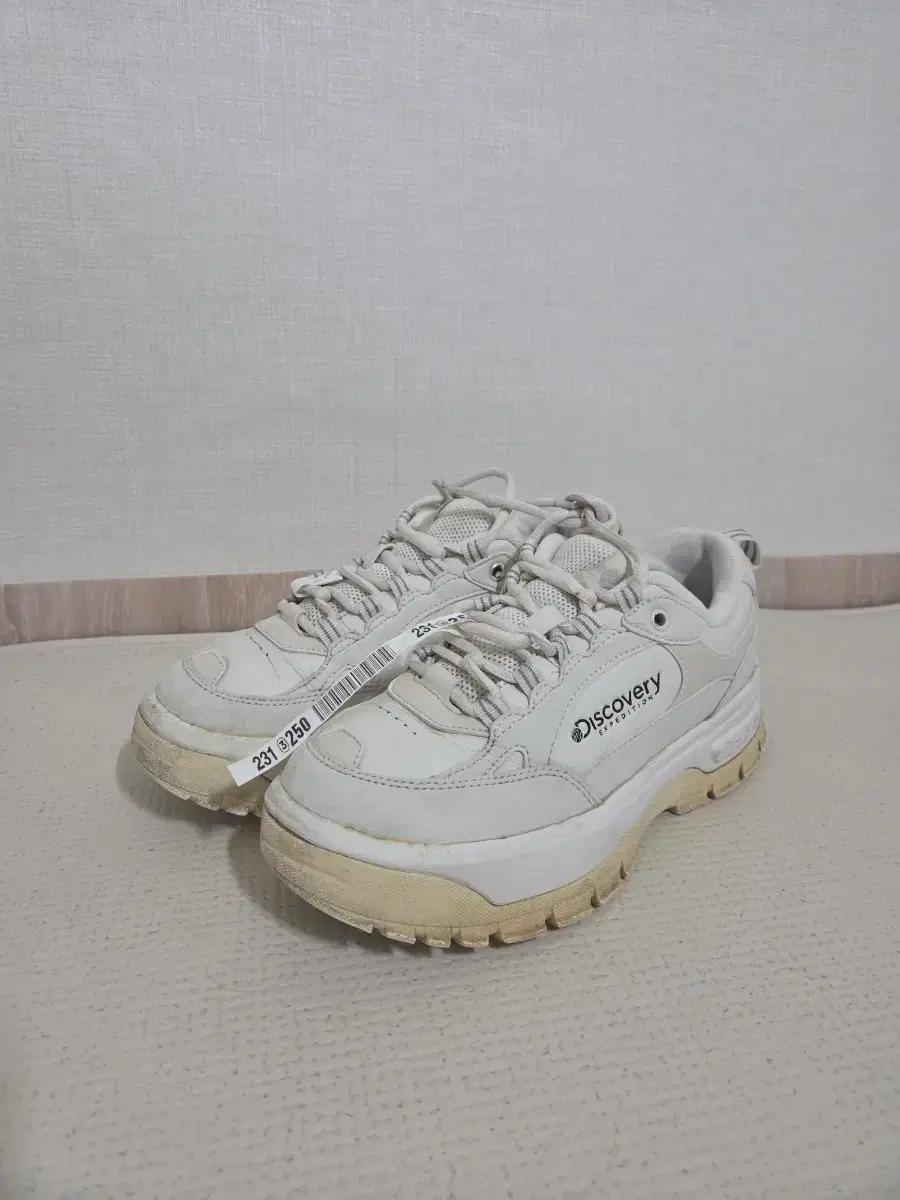 디스커버리 익스페디션 운동화 브릭라이트베이지 DXHG1111-BE