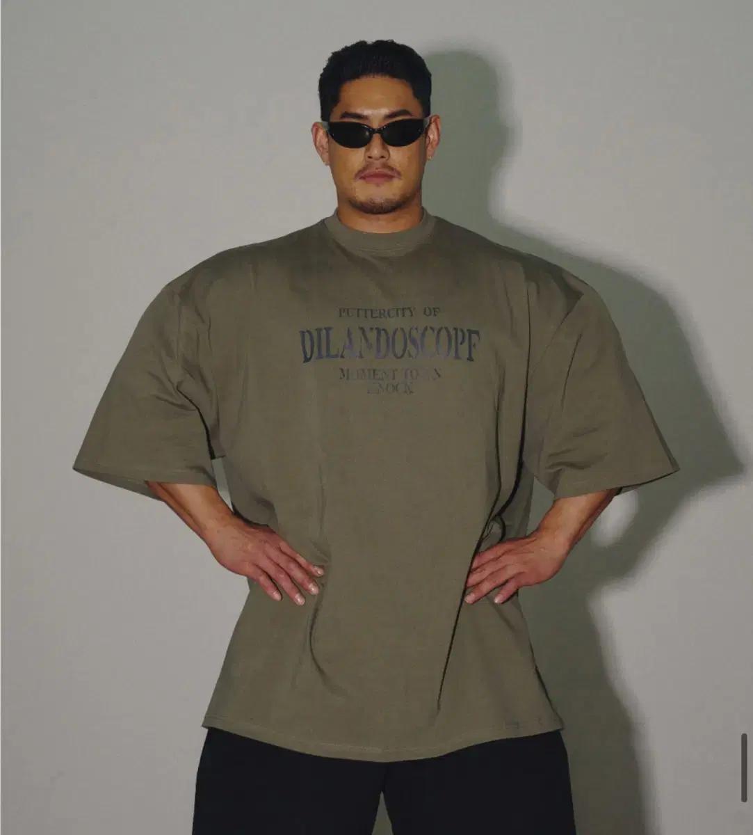 딜런도스코프 디 모먼트 오버핏 반팔 카키 판매 본투윈 압도 프리덤