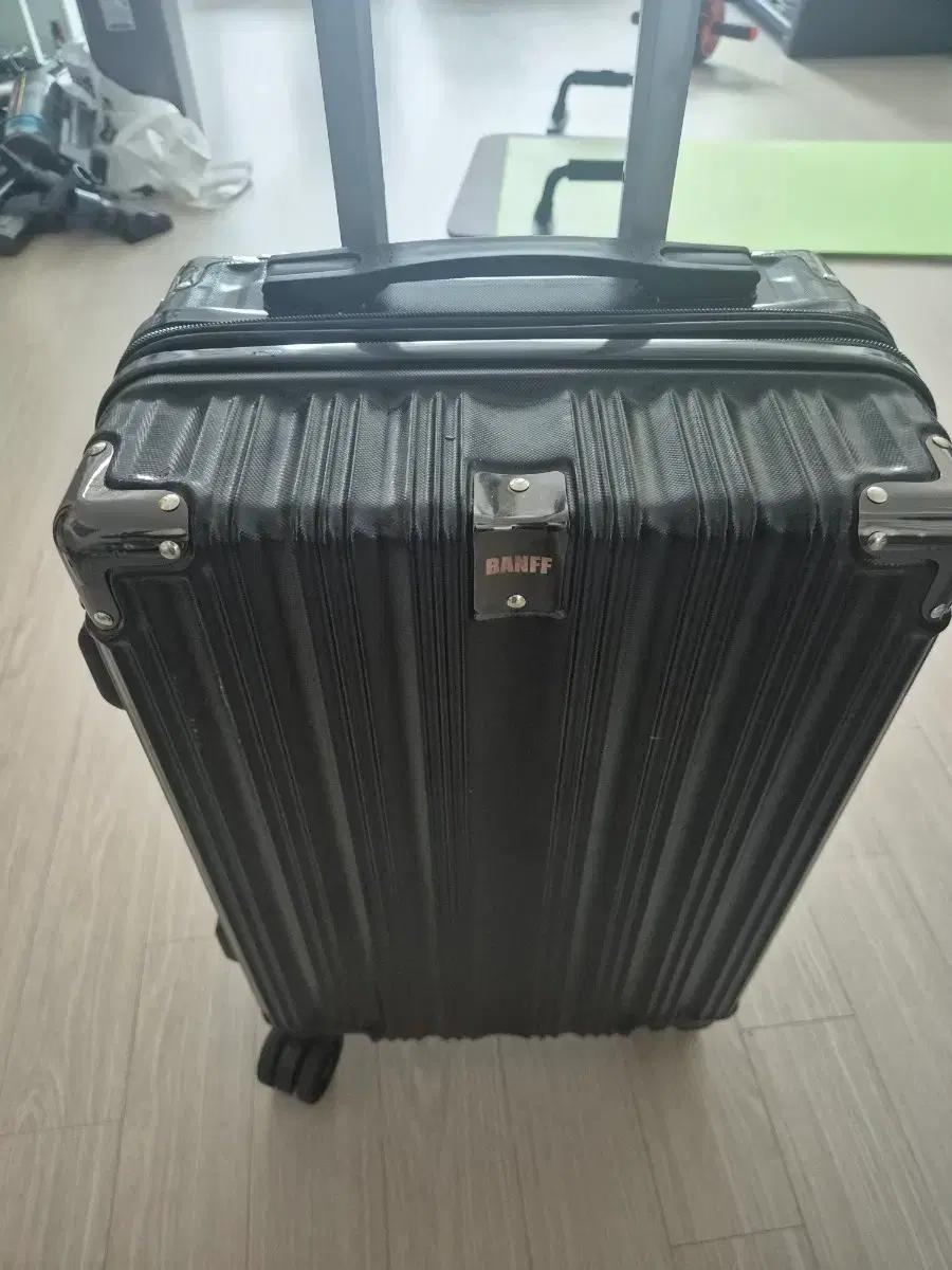 여행 케리어 BANFF 22인치 상태 좋고 잘 굴러갑니다