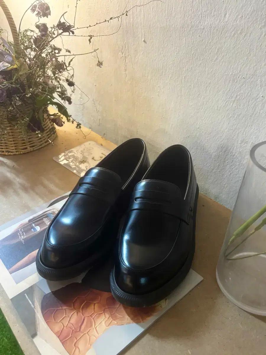 Dr. Martens TEMARA 로퍼