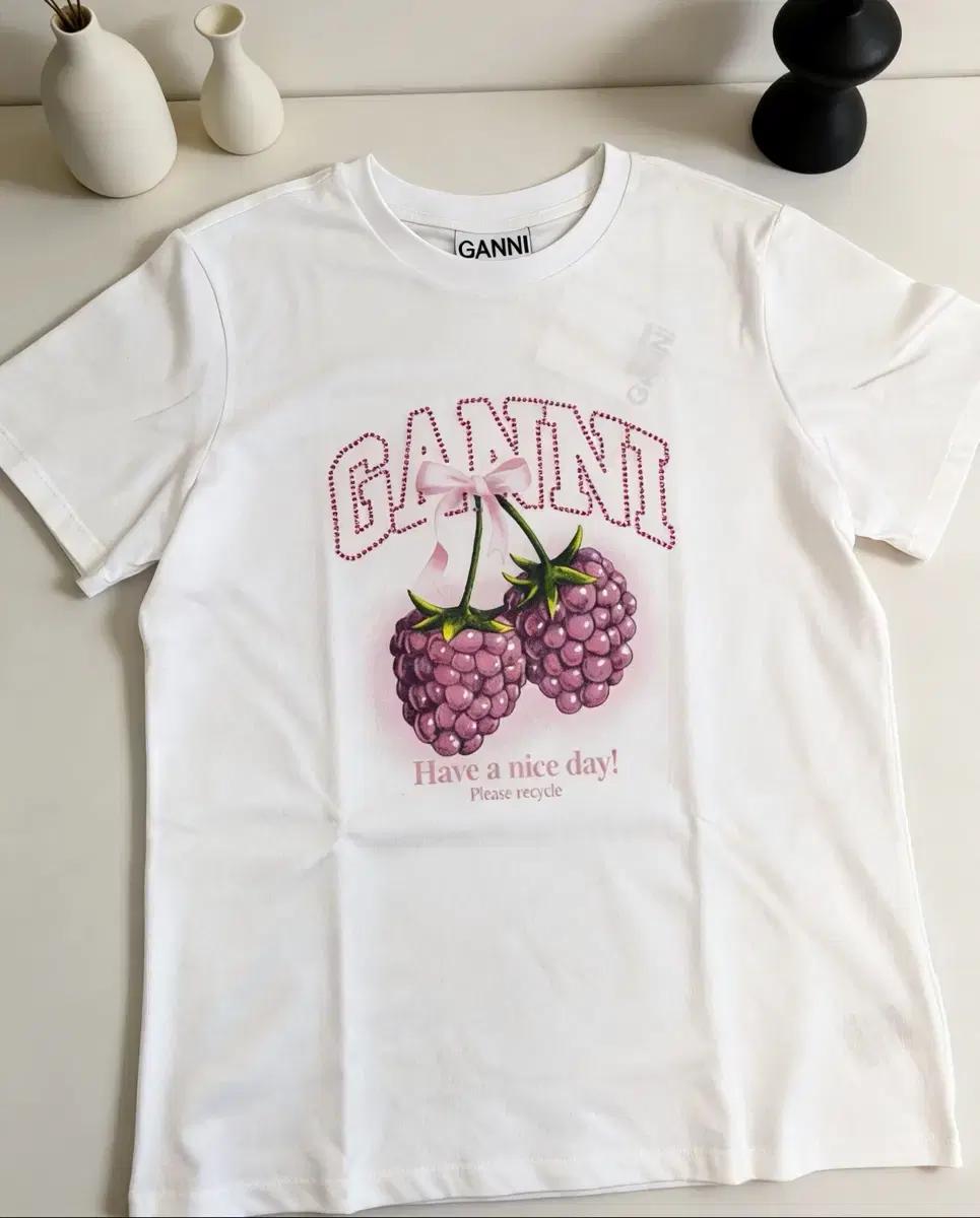 GANNI 가니 그레이프 비즈 프린팅 티셔츠 (새상품)