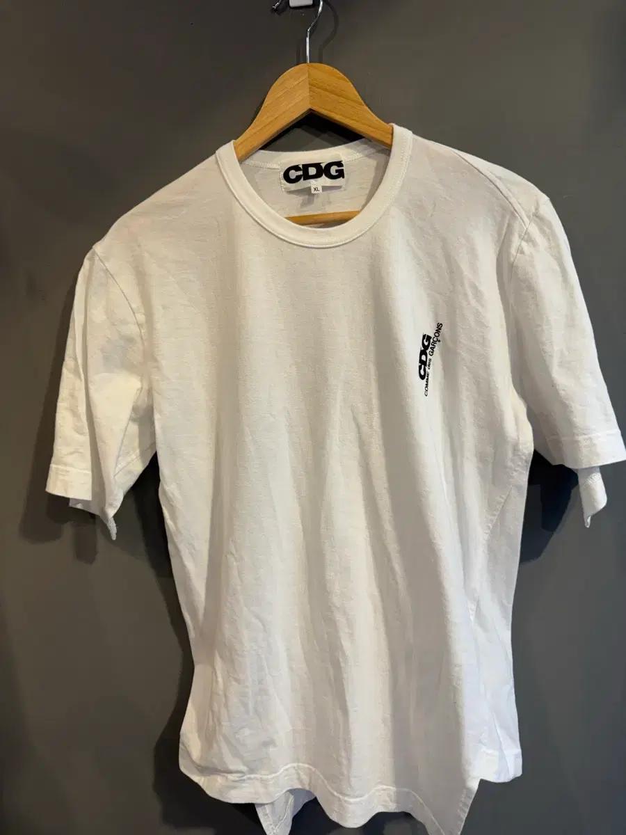 꼼데가르송 CDG 화이트 티셔츠