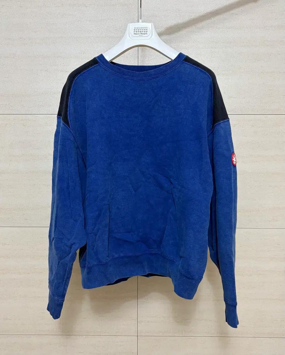 카브엠트 OVERDYE PANEL SHOULDER CREW NECK