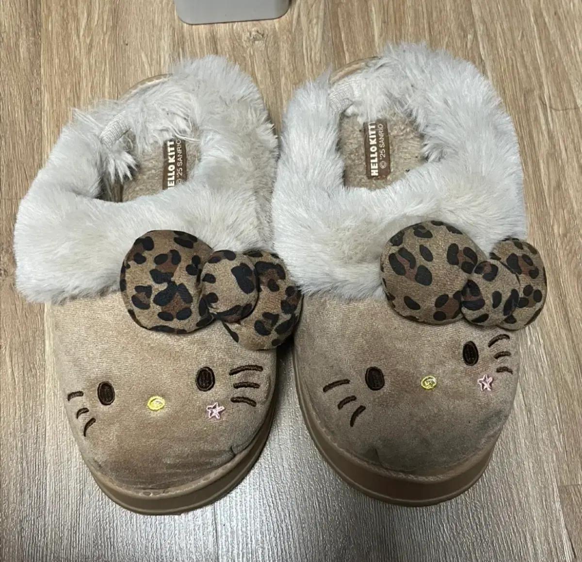 헬로키티 어그 신발