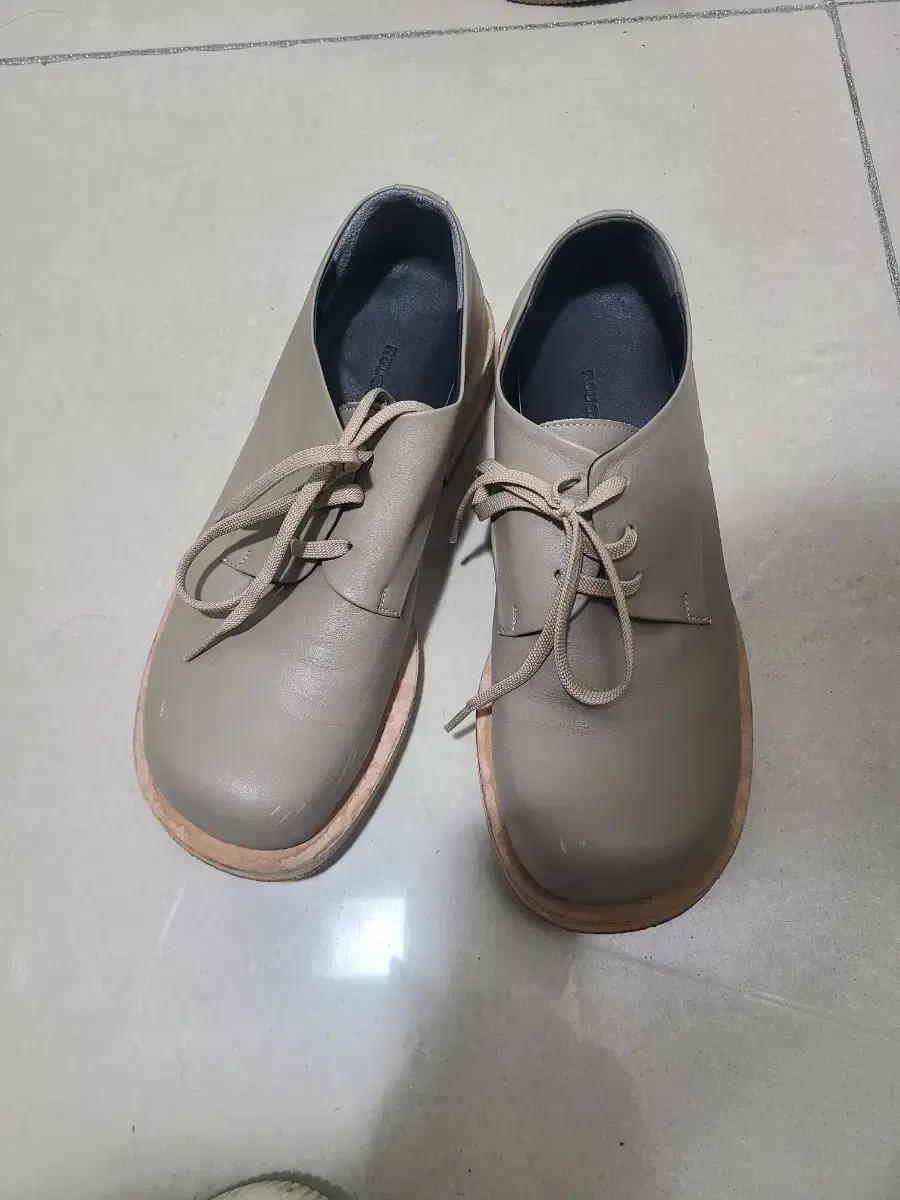 러프넥 빈 더비 255사이즈 그레이컬러 (실사이즈 260정도)