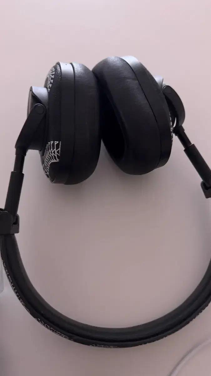 블랙 헤드폰 master dynamic