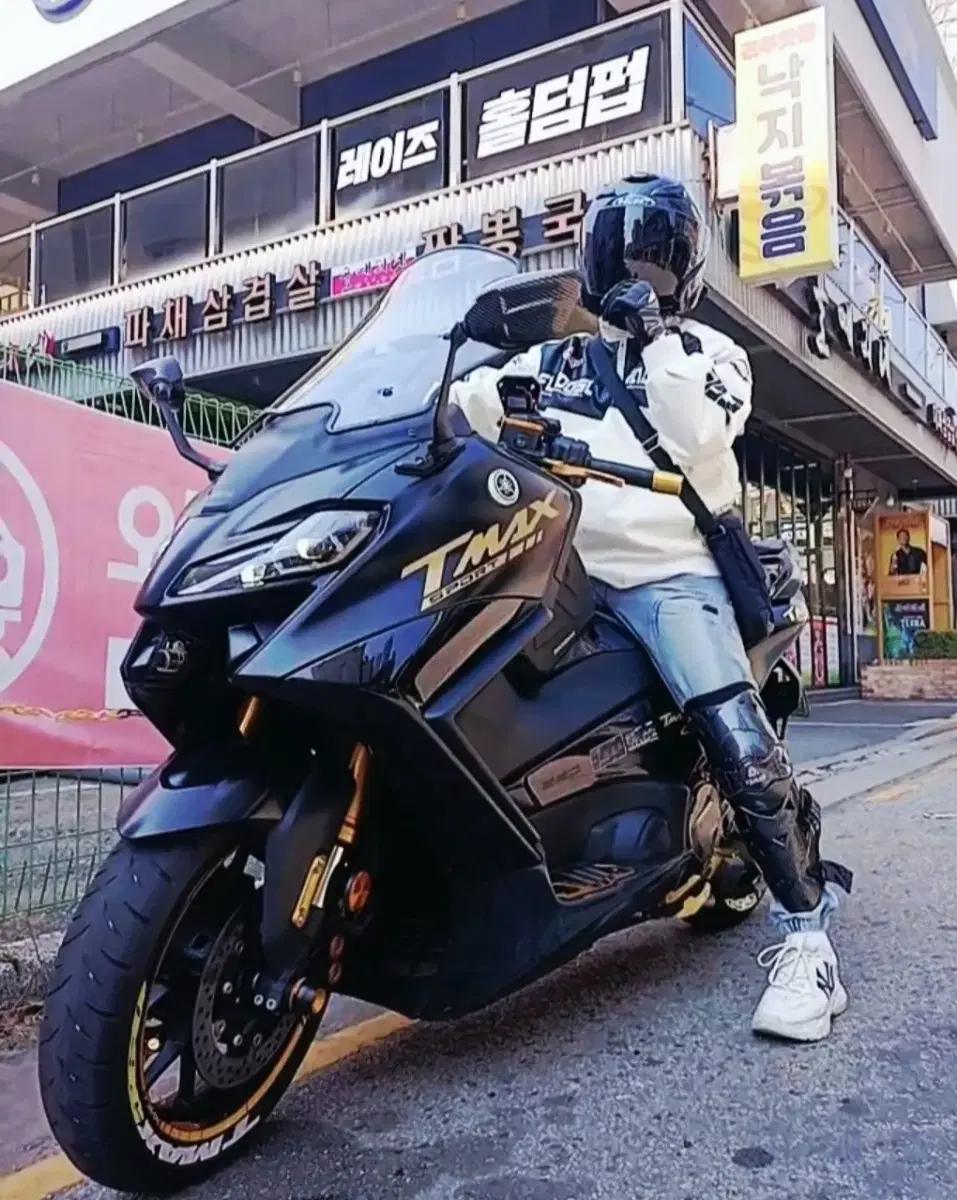 야마하 TMAX 블랙 오토바이
