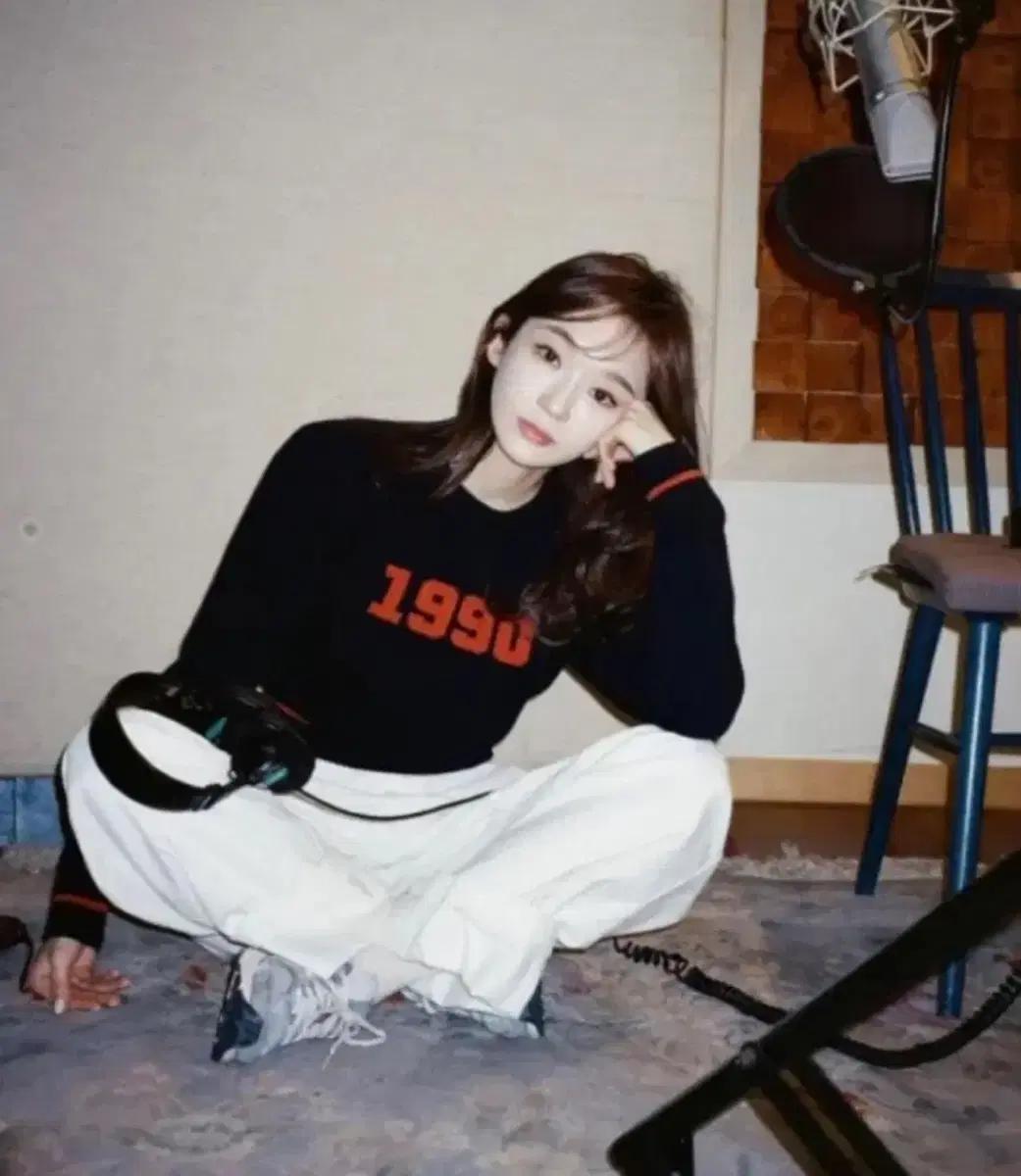 강민경 아비에무아 1990 캐시미어 크루넥 스웨터