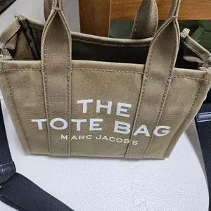 마크제이콥스 THE TOTE BAG 토트백 카키