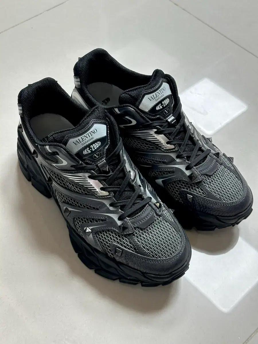 발렌티노 운동화 정품 MS-2960모델 260사이즈 상태좋음
