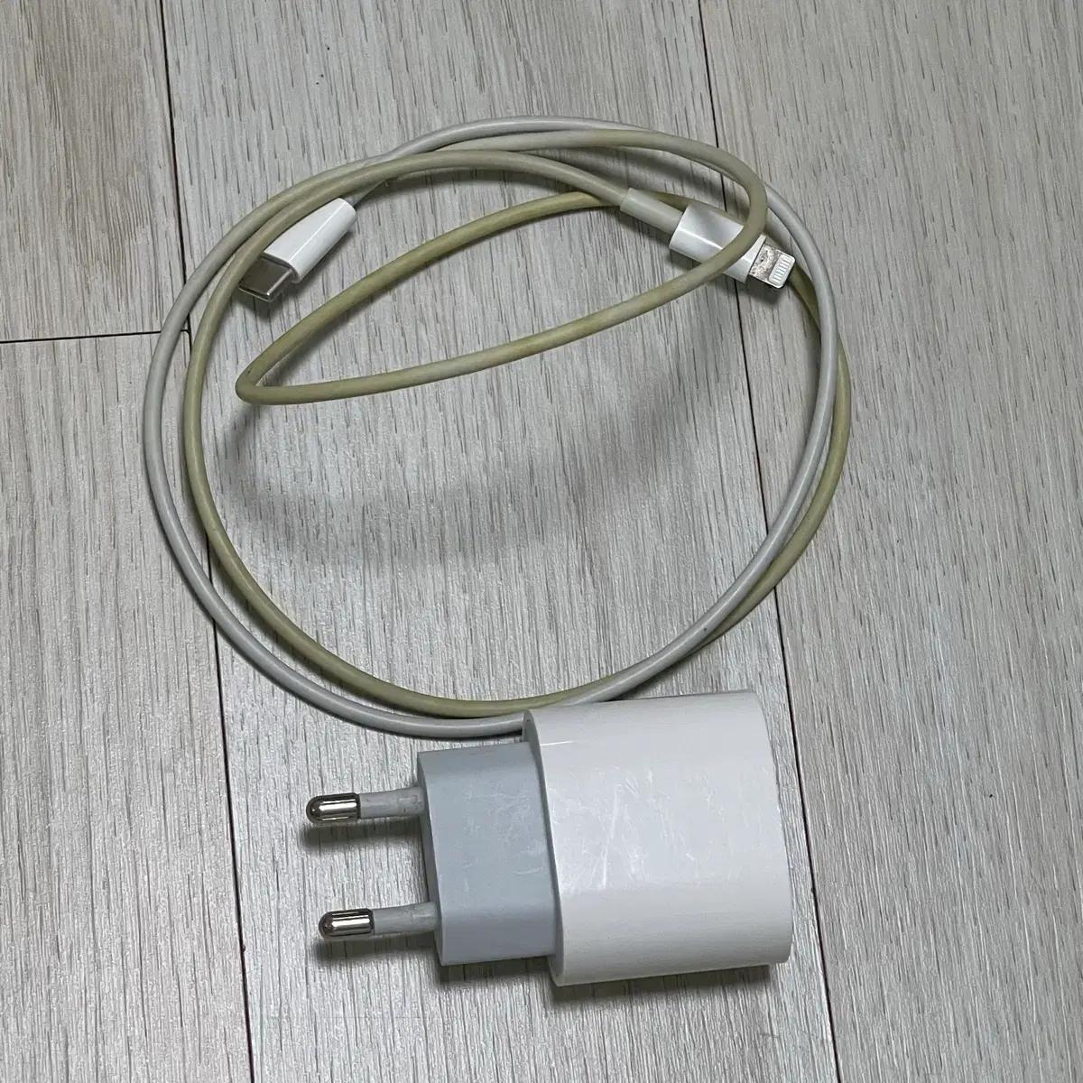 애플 정품 20W 고속 충전 어댑터 2개 미사용+사용(A2464)