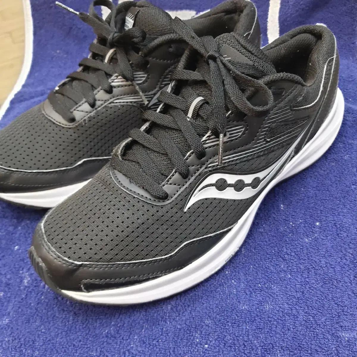 Saucony  코히전 16   런닝화  280
