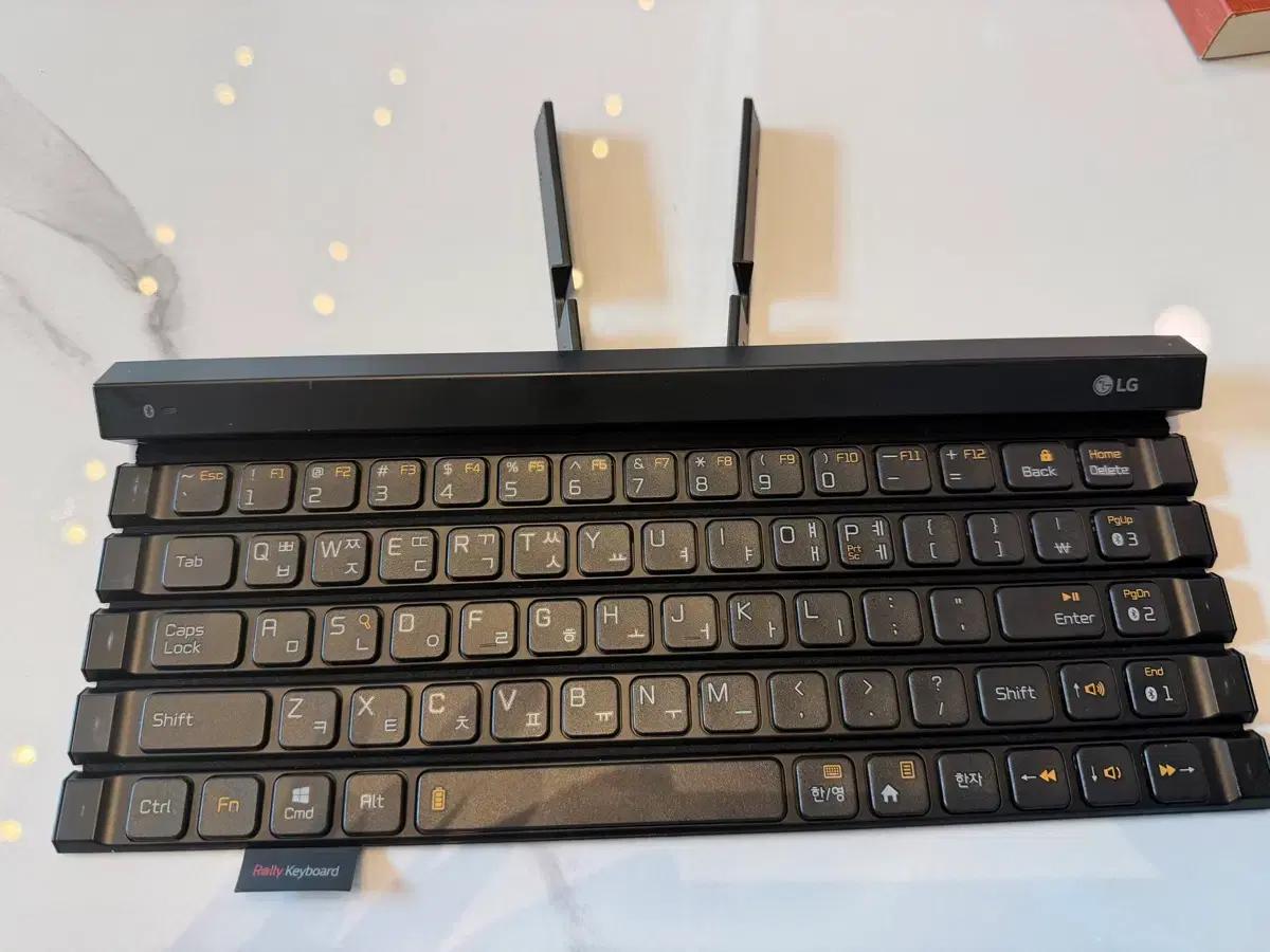 LG 롤리키보드2 KBB-710 블루투스 키보드 판매해요 접이식 디자인으