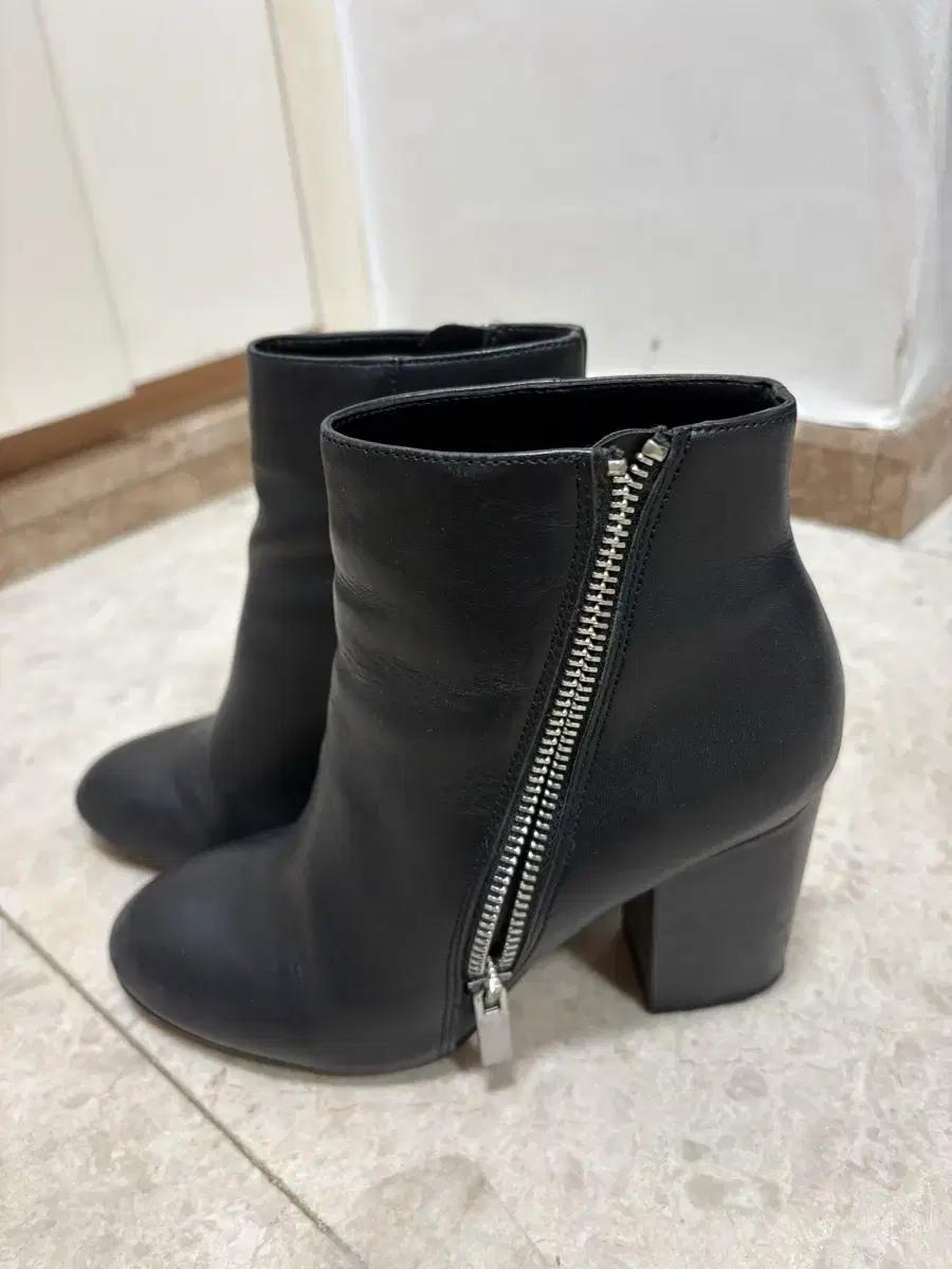 ALDO 블랙 앵클 부츠 225 굽 7.5