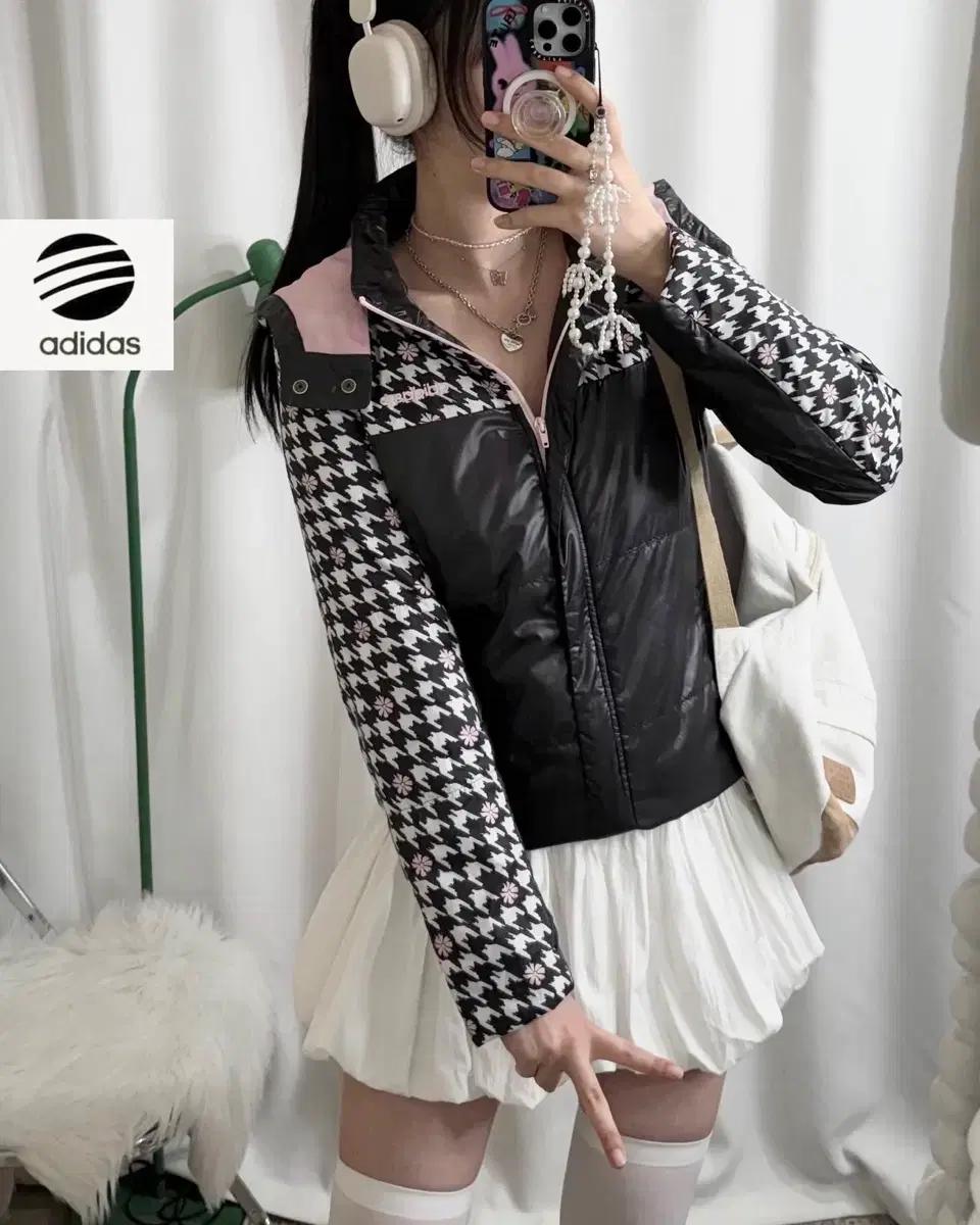 아디다스 블랙 & 핑크 하운드 패딩 자켓