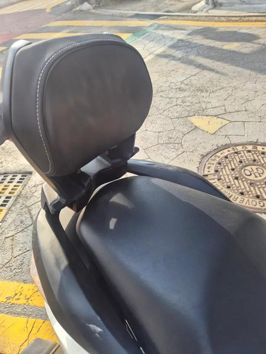 Nmax125 순정 등받이