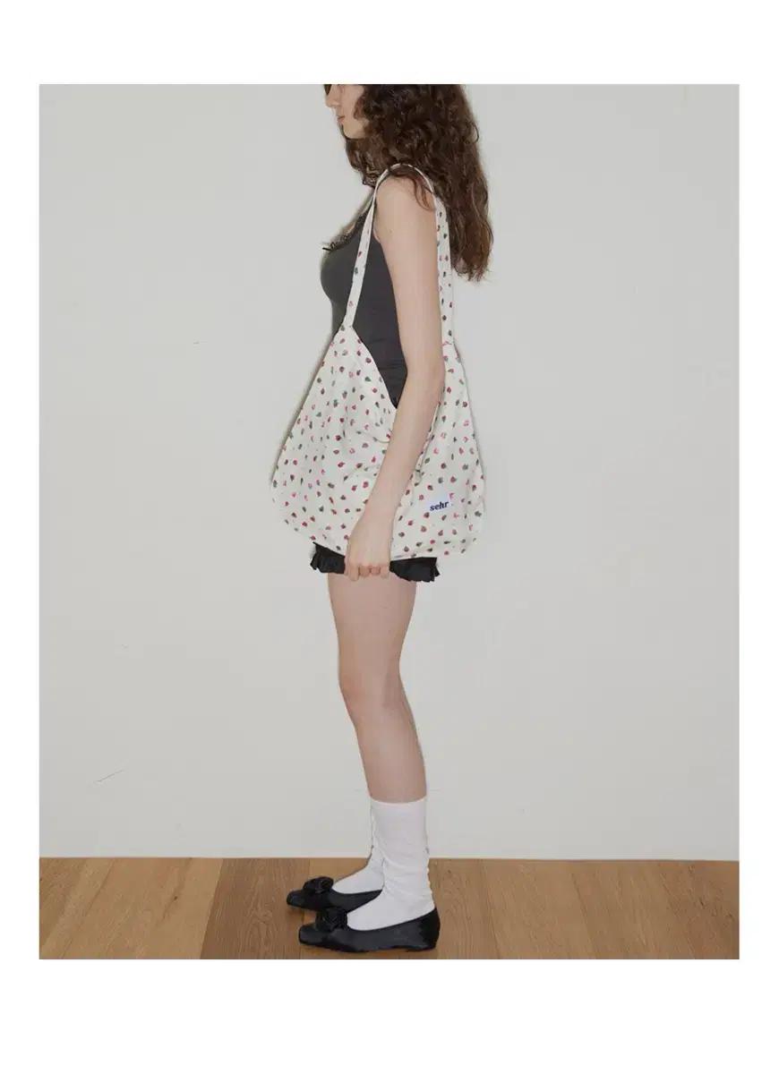 sehr 세르 딸기 패턴 토트백 넘 귀여워용..