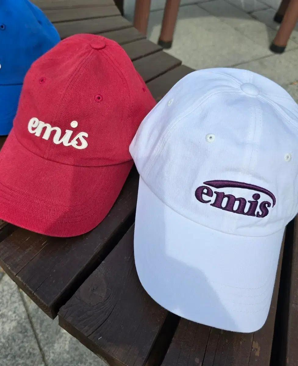 emis 이미스 볼캡 화이트/레드.개당가격