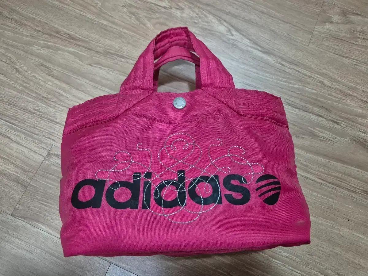 아디다스 핑크색 미니 토트백